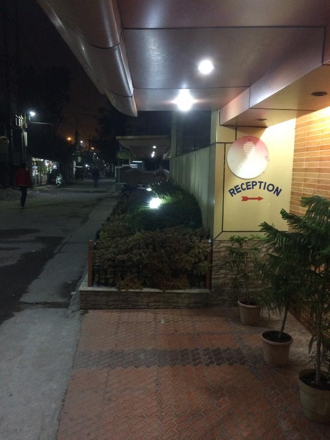 Oyo 16064 Tirupati Lodge Siliguri Bagian luar foto