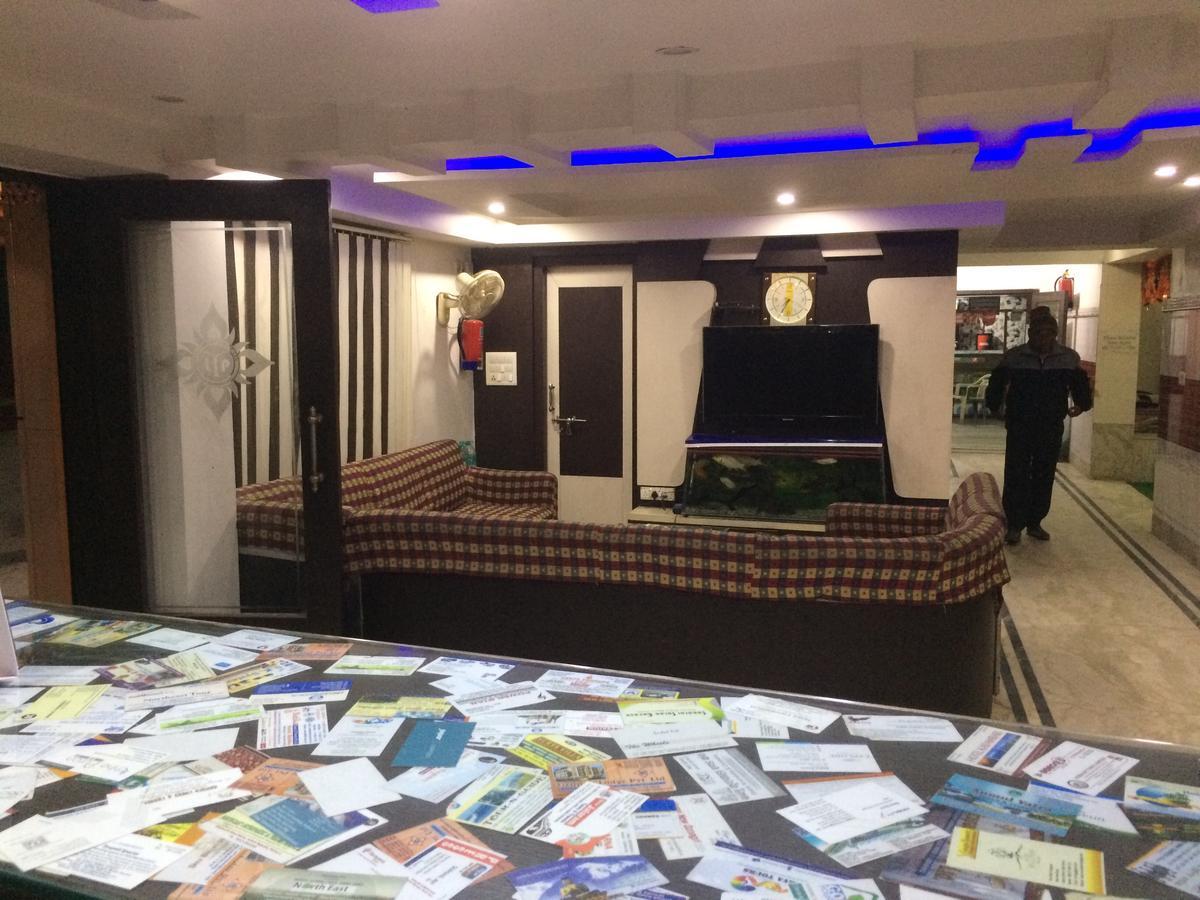 Oyo 16064 Tirupati Lodge Siliguri Bagian luar foto