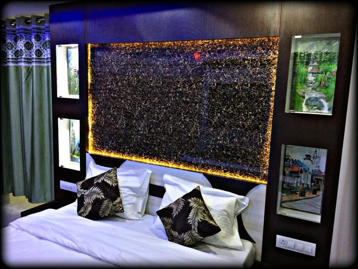Oyo 16064 Tirupati Lodge Siliguri Bagian luar foto