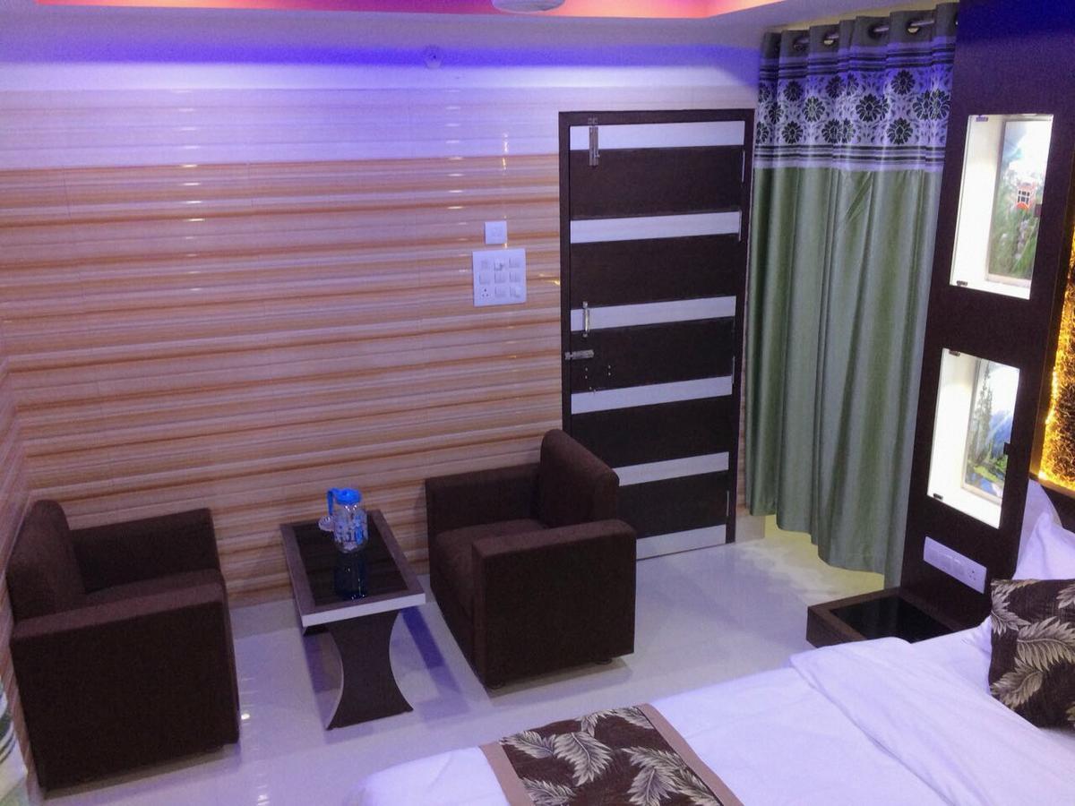 Oyo 16064 Tirupati Lodge Siliguri Bagian luar foto
